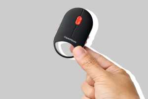 This ultra-portable mouse, the size of a car remote, still has 6 buttons